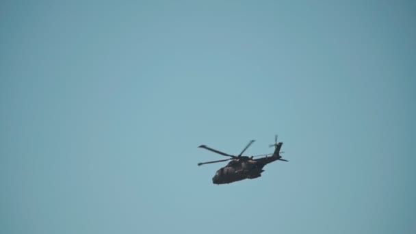 Helicóptero Militar Céu Com Uma Missão Serviço Resgate Decolou Sobre — Vídeo de Stock