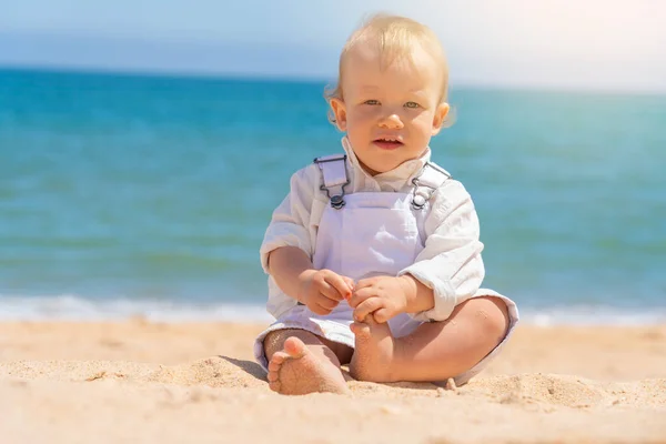 Little Cheerful Boy Child Sits Sand Beach Sunny Day High — Stock Photo, Image
