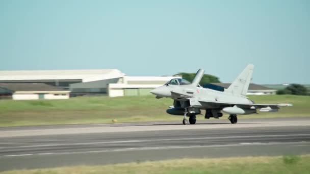 Wojskowy Myśliwiec Wylądował Taktycznym Locie Szkoleniowym Pociskami Bojowymi Pokładzie Pokonać — Wideo stockowe