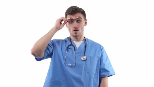Dokter Verpleegster Verrast Geschokt Verward Verraste Mannelijke Dokter Een Witte — Stockvideo