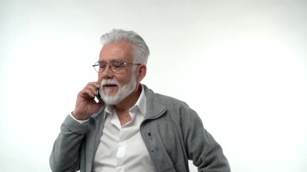 Portrait Elderly Retired Man Glasses Talking Mobile Phone White Background — Stockvideo