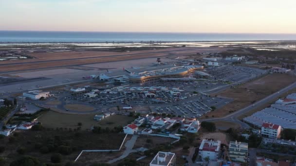 Aerial View Portuguese Faro Airport Airplanes Runways Sea Sunset High — Stockvideo