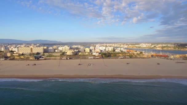 Légi Felvétel Portimao Portugál Városáról Tengerparton Strandokkal Szállodákkal Kiváló Minőségű — Stock videók