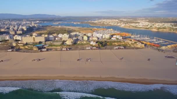 드론으로찍은 포르투갈 해변에 고품질 — 비디오