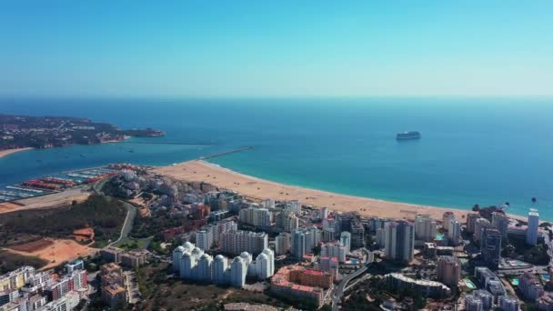 晴れた日にポルティマンの空港からの眺めの観光ポルトガルの都市 南ポルトガルアルガルヴェ 高品質4K映像 — ストック動画