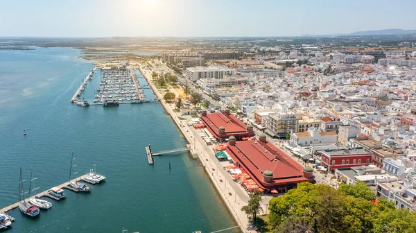 Ria Formosa Marine Parkを眺めながら ポルトガルの漁村Olhaoの空中ビュー ヨット用の海港 高品質の写真 ストック写真