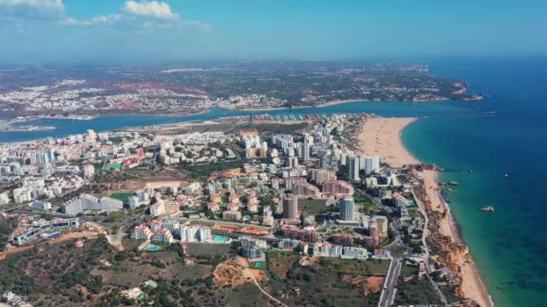 Τουριστική Πορτογαλική Πόλη Portimao Εναέρια Άποψη Μια Ηλιόλουστη Μέρα Νότια — Αρχείο Βίντεο
