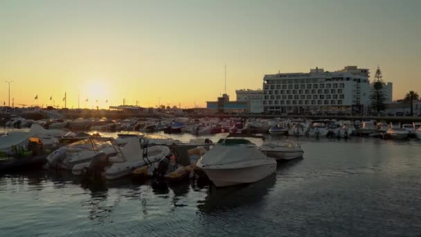 Schöner Abendsonnenuntergang Der Portugiesischen Südstadt Faro Yachthafen Der Anlegestelle Für — Stockvideo