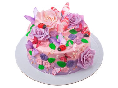 Uğur böceği kelebekli ve güllü neşeli çok renkli pasta. Beyaz bir arka planda. Yüksek kalite fotoğraf