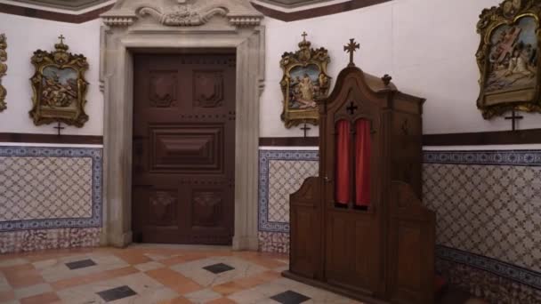 Detalles Interiores Iglesia Del Carmo Faro Portugal Algarve Cabina Confesional — Vídeo de stock