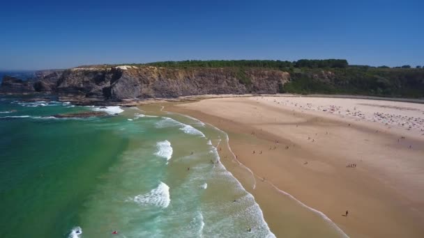Vídeo Aéreo Filmado Por Drone Baía Mar Praia Perto Aldeia — Vídeo de Stock