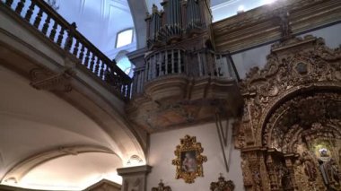 Faro, Portekiz, Algarve 'deki Carmo Kilisesi' nin iç detayları. Şarkı söylemek için antika org Yüksek kalite 4K görüntü