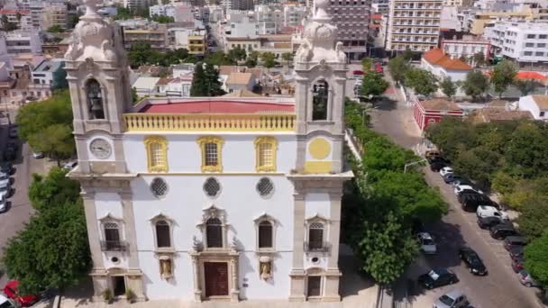 Fly Drone Video Den Gamle Portugisiske Kirken Carmo Faro Opptak – stockvideo