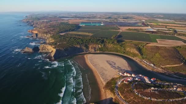 Vídeo Aéreo Filmado Por Drone Baía Mar Praia Perto Aldeia — Vídeo de Stock