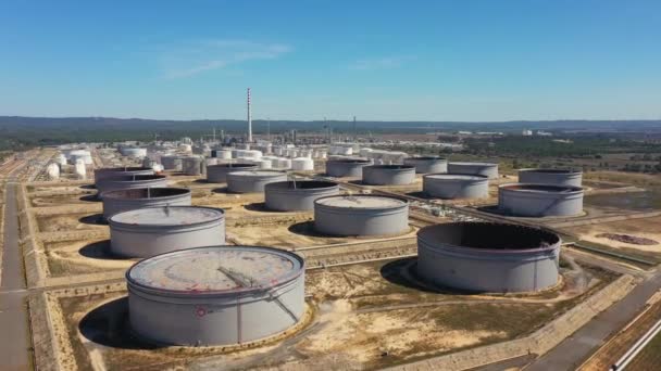 Olieterminal Galp Opslagtanks Bovenaanzicht Olie Gasopslagtanks Chemische Producten Van Olieraffinaderijen — Stockvideo