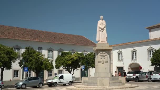 Faro Daki Tarihi Şehir Merkezi Piskopos Francisco Gomes Avelar Anıtı — Stok video