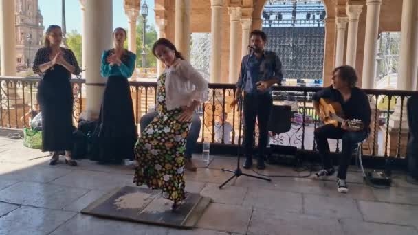 Flamenco Tänzer Auf Dem Spanischen Platz Der Innenstadt Von Sevilla — Stockvideo