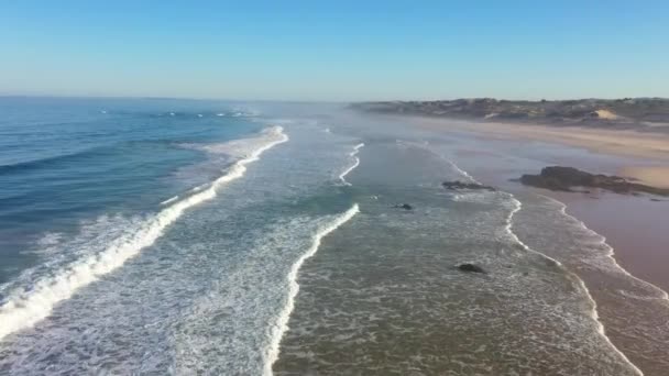 Portekiz Güneş Doğarken Praia Malhao Sahilinin Sisli Sisli Görüntüsü Yüksek — Stok video