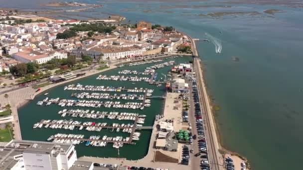 ファロ市のマリーナのボートのための港の航空無人機のビデオ ポルトガル アルガルヴェ 高品質の4K映像 — ストック動画