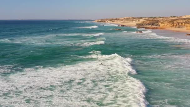 Survol Bas Drone Dessus Surfeur Dans Mer Alors Surmonte Les — Video