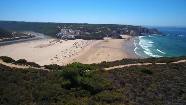 Filmări Video Aeriene Drona Golfului Mării Plajei Apropierea Satului Odeceixe — Videoclip de stoc