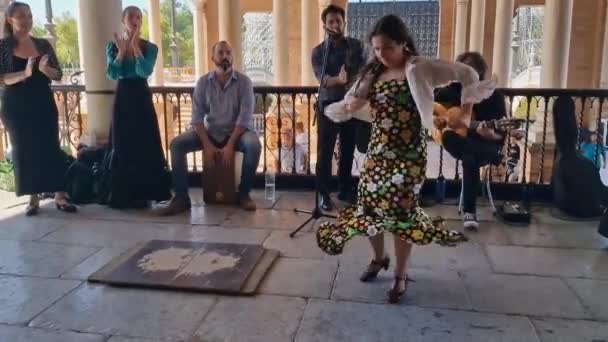 Flamencodansare Spanska Torget Centrala Sevilla Utför Känslig Flamencodans Slow Motion — Stockvideo