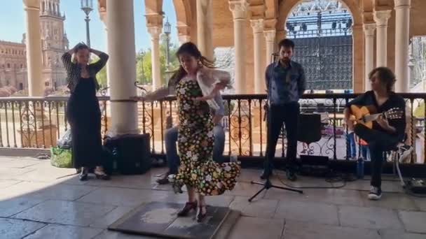 Flamenco Tänzer Auf Dem Spanischen Platz Der Innenstadt Von Sevilla — Stockvideo