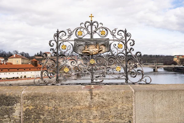 Площа Святого Іоанна Непомуцького Карловому Мості Празі — стокове фото