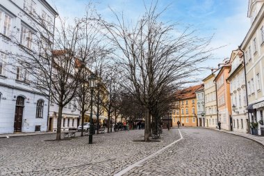 Dans Evi, Çek Cumhuriyeti 'nin Prag kentinde bulunan ve Kanadalı-Amerikalı mimar Frank Gehry ile işbirliği içinde Hırvat-Çek mimar Vlado Miluni tarafından tasarlanan bu binanın adıdır..