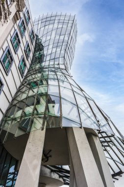 Dans Evi, Çek Cumhuriyeti 'nin Prag şehrindeki bu binanın adıdır. 