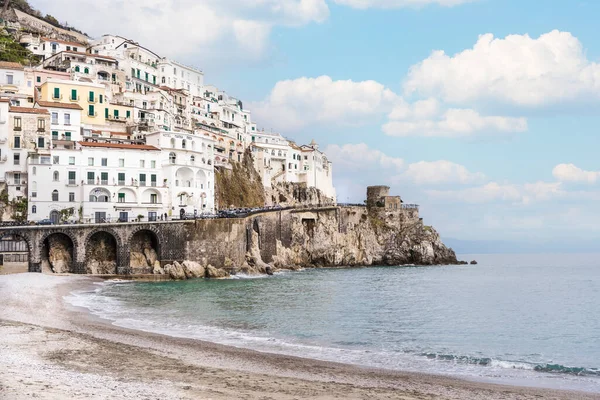 Amalfi イタリア 2023年3月3日 カンパニア イタリアに至る丘の上の美しいAmalfiの眺め — ストック写真