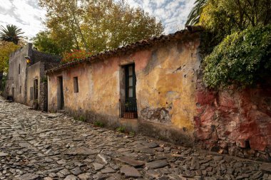 Colonia del Sacramento, Uruguay 'daki tipik tarihi mahalle evi.