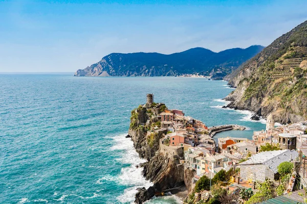 Scenic Kilátás Óceán Vernazza Falu Található Cinque Terre Olaszország — Stock Fotó