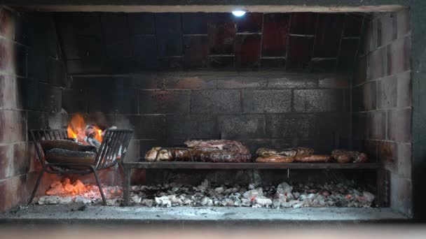 Barbecue Grill Met Verschillende Vleeswaren Argentijnse Grill — Stockvideo