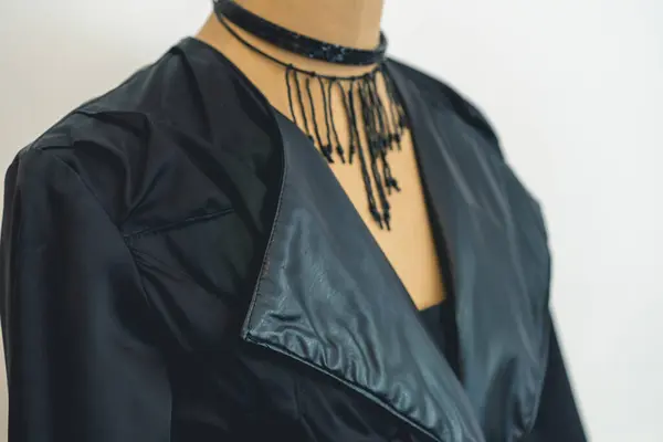 Nahaufnahme Einer Schwarz Gekleideten Schaufensterpuppe Oberkörper Modekonzept — Stockfoto