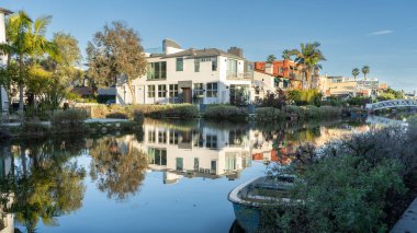 Venice Kanalı boyunca evler, Los Angeles, California