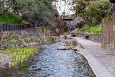 San Luis Obispo Deresi Patikası Kasabadan geçiyor
