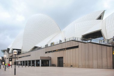 Sydney Opera Binası ve onun canlı çevresi