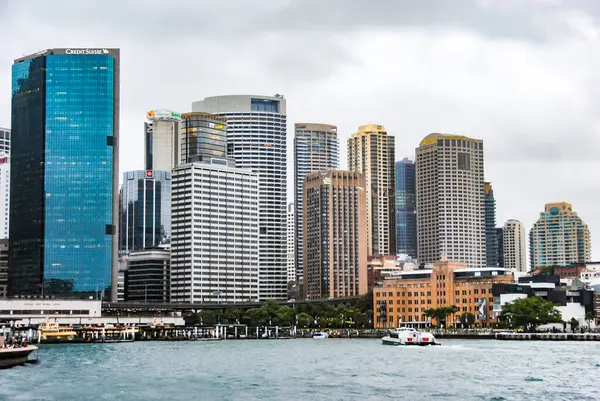 Bulutlu bir günde Sydney şehrinin silüeti