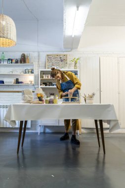 Samimi bir stüdyoda sükunet yaratmak.