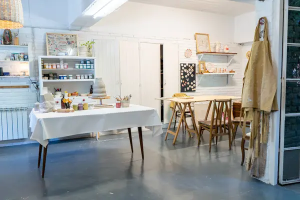 Seramik sanatçısının samimi stüdyosu