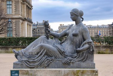Tuileries Garden 'daki Port Vendres limanlarına yapılan Maillol anıtı