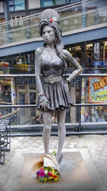 Amy Winehouse, Camden pazarında bronz madalya