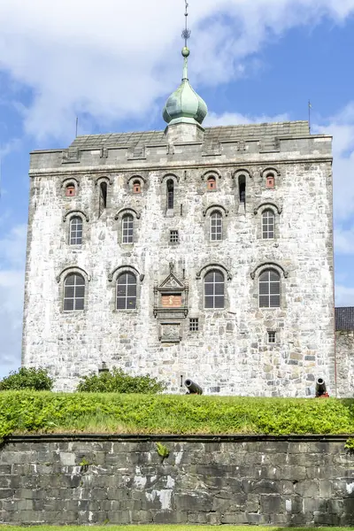 Bergen 'deki Rosenkrantz Kulesi birleşik bir konut ve güçlendirilmiş kule olarak hizmet vermiştir..