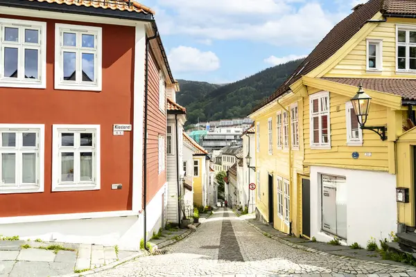 Norveç 'in Bergen' in büyüleyici Nordnes bölgesindeki evler