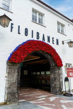 Bergen, Norveç - 27 Mayıs 2025: Bergen, Norveç 'teki Floibanen füniküler istasyonu