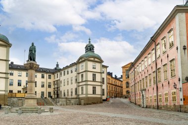Stockholm 'deki tarihi Riddarholmen Meydanı ve Eski Şehir Binaları