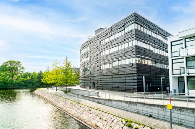 İsveç 'in Malmö kıyısı boyunca modern mimari