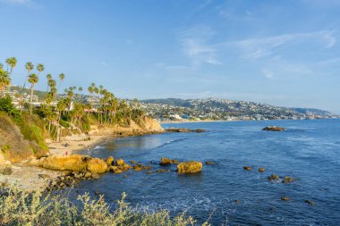 Gün batımında Laguna Sahili manzarası.