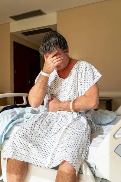 Hastanın karın ağrısı ve baş ağrısı var..